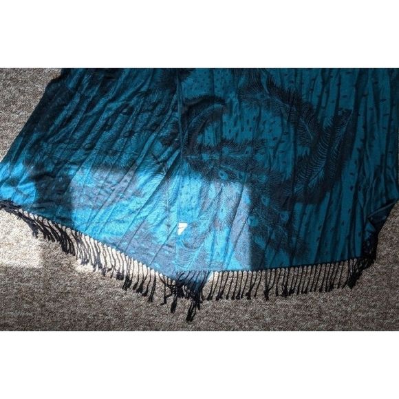 Turquoise Peacock Feather Print Blanket Scarf - Picture 2 of 5